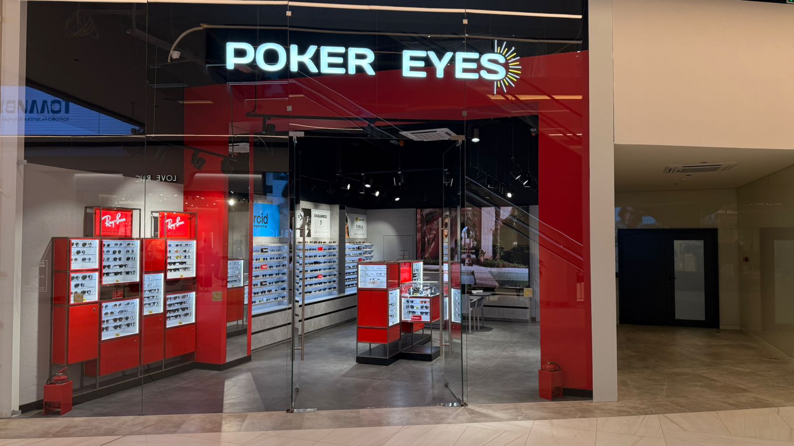 Открылся новый салон оптики Poker Eyes — стиль, яркость и честная игра за ваше идеальное зрение
